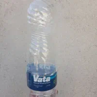 بطری آب معدنی در حد نو و بهداشتی