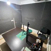 استودیو ضبط صدا و پادکست (آکوستیک کامل)اجاره ساعتی