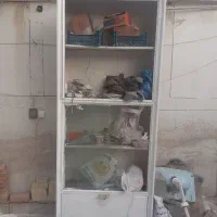 کتابخانه فلزی ویترین