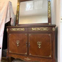 آیینه و کنسول