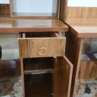 میز تحریر کتابخانه ای|کتابخانه، شلف، قفسههای دیواری|حمیدیا, |دیوار