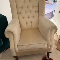 مبل تک‌نفره کلاسیک و  کاملاً سالم و در حد نو