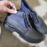 ۳جفت کفش ایمنی|کیف، کفش، کمربند|میانه, |دیوار