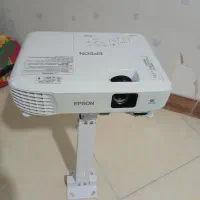 ویدئو پروژکتور Epson EB-E01 با پرده برقی ۲۲۰×۲۲۰|تلویزیون و پروژکتور|مشکین‌دشت, |دیوار