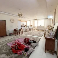 ۱۴۵متر/سه خوابه/فول امکانات/وکالتی/پارکینگ اختصاصی
