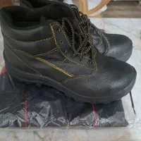 کفش ولباس کار