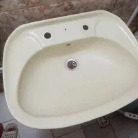 روشویی سالم رنگ کرمی مایل به زرد هستش