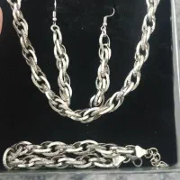 وسایل شخصی . زیورآلات