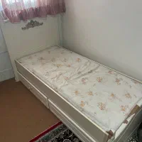 تخت نوجوان