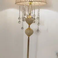 آباژور ایستاده