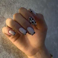 تمام خدمات ناخن و انواع طراحی