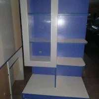 میز کامپیوتر و کتابخانه