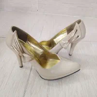 کفش مجلسی|کیف، کفش، کمربند|نیشابور, بنیاد شهید|دیوار