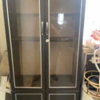 کتابخانه یا ویترین شیشه ای