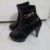 ۲عددلباس درحد ۲جفت کفش درحدنو و روروئک وکاپشن شیک|کالسکه و لوازم جانبی|مشهد, خواجه ربیع|دیوار