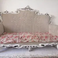مبل ۷ نفره سالم و تمیز همراه ۳ عددمیز عسلی در حدنو