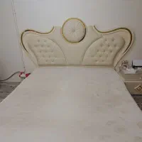 تخت دو نفره با تشک وپاتختی سالم و شیک بدون ایراد