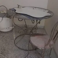 میز نهار خوری برای و مقداری موکت