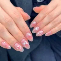 آموزش ناخن و خدمات کاشت ناخن