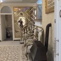 ساختمان برخیابان