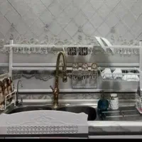 آبچکان پشت پنجره