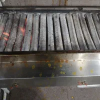 استخدام آشپز در تهیه غذا