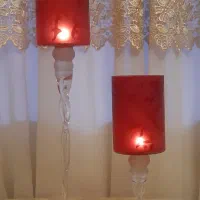 شمعدان پایه دار شیشه ای قرمز
