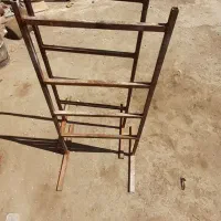 چهار پایه برای چوب بست و تخته کاری و کناف