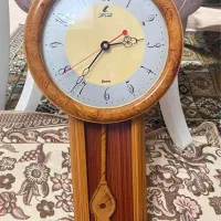 ساعت دیواری و قاب گل