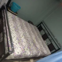 تخت دونفره استیل همراه با یک پاتختی بدون تشک
