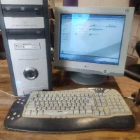 کامپیوتر با کیبورد و مانیتور یک میلیون زیرقیمت
