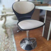 دوعدد صندلی
