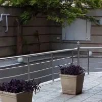 ۱۲۰ متر آپارتمان ، ۶۰ متر سالن  و ۳۰ متر آشپزخانه