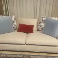 کاناپه دو نفره همراه با نشیمن و کوسن