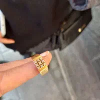 انگشتر طلا دارای چن نگین خیلی ریز