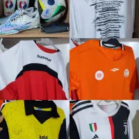 توپ چمن،کفش سالن، تعدادی بلوز ورزشی