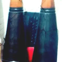 یک جفت میل باستانی . هرکدام ۱۵ کیلویی