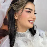 هنرجوی میکاپ و شنیون