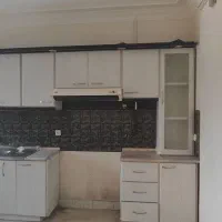 کابینت فلزی سالم و ضخیم با سینک ضخیم و هود