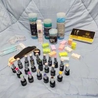 تعدادی لوازم ناخن به قیمت مناسب به فروش می‌رسد