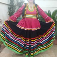 دوخت وفروش لباس محلی در رنگ بندی های شاد