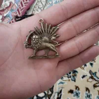 دو عدد شیر خورشید