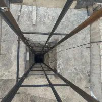 نصاب اسانسور ، اهنکشی و ریل