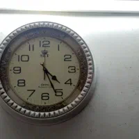 ساعت دیواری سالم