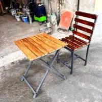 استند گل و صندلی مناسب کافه