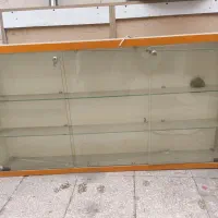 میز ب همراه ویترین مناسب برای مغازه موبایلی