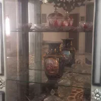 بوفه چوبی اصل همراه با ایینه بزرگ