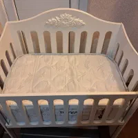 تخت کنار مادر