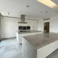 اپارتمان ۱۸۵ متر ۳ خواب دروس غرق نور و متریال