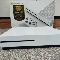 یک دستگاه XBOX ONE S یک ترابایت همراه با دو دسته